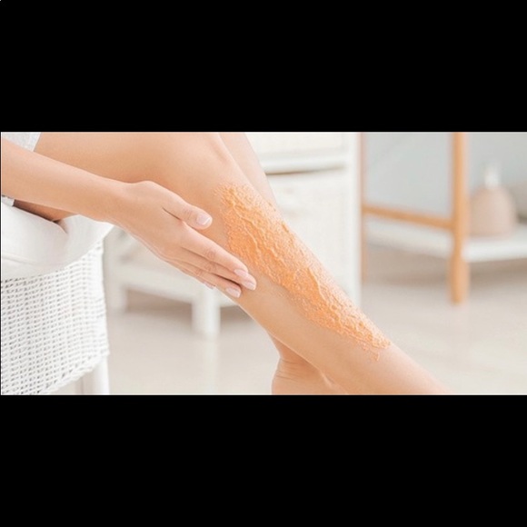 Tree Hut Strawberry Shea Sugar Scrub 18 oz. Exfoliating Hydrating Essential Oils - Picture 8 of 16